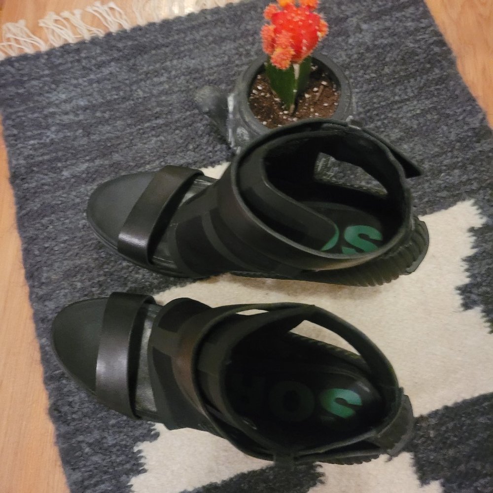 Sexy Cross Sorel Pumps - Picture 7 of 8